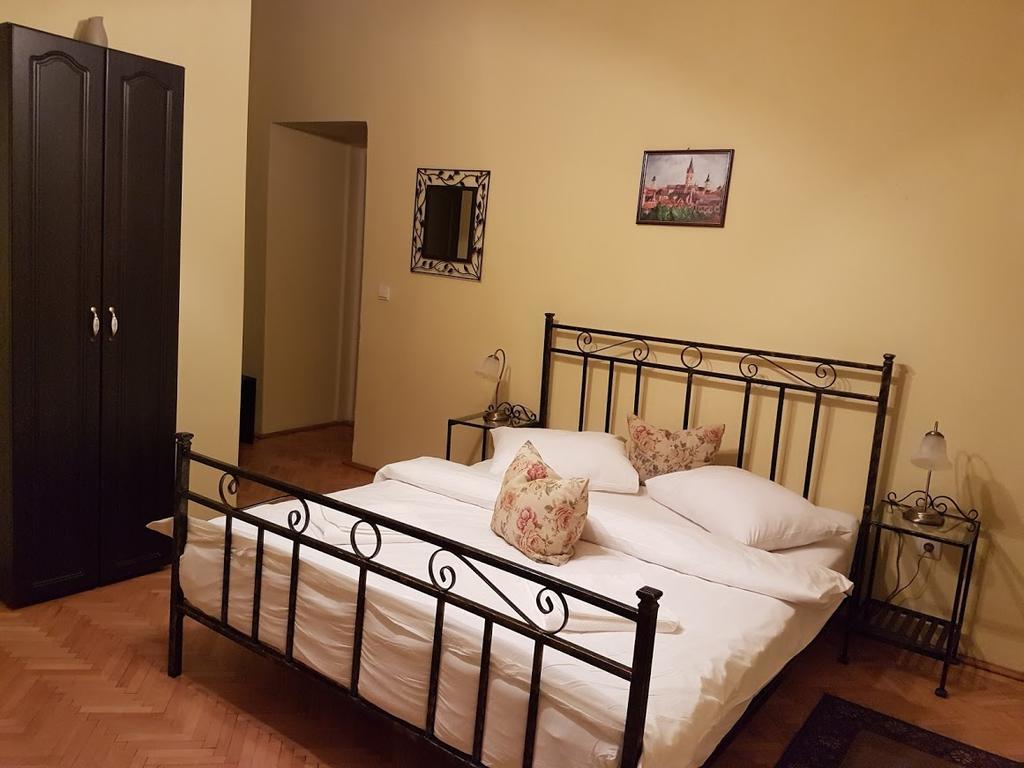 Central Square Studios Сібіу Екстер'єр фото